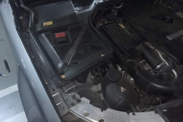 Used Mercedes-Benz C-Class 2015 C 200 station wagon Engine Bay Right