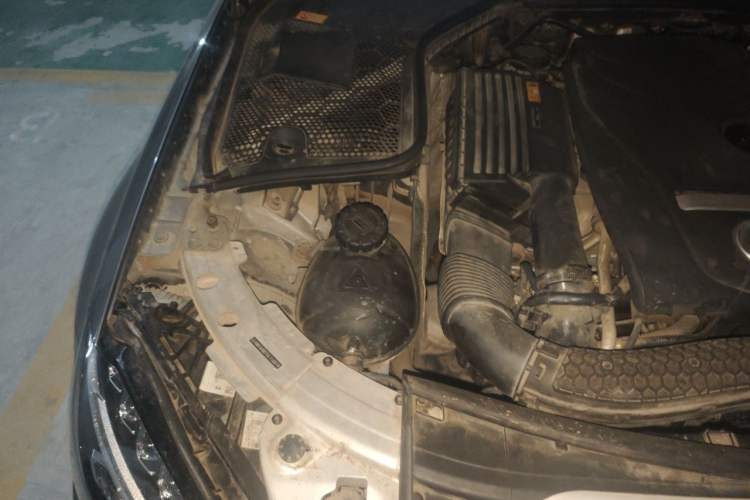 Used Mercedes-Benz C-Class 2015 C 180 L Engine Bay Right