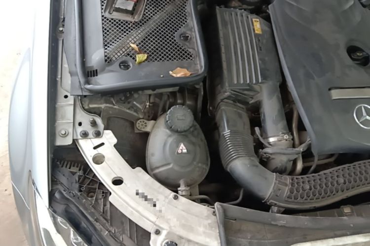 Used Mercedes-Benz C-Class 2015 C 260 L Sport Edition Engine Bay Right