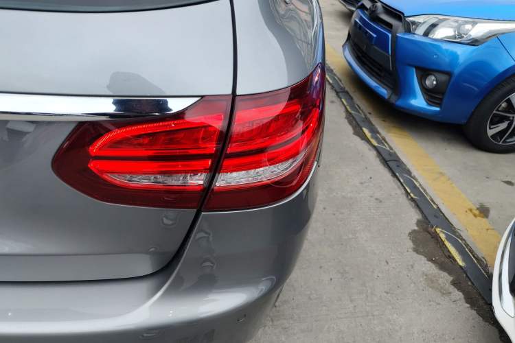 Used Mercedes-Benz C-Class 2015 C 200 station wagon Exterior 6