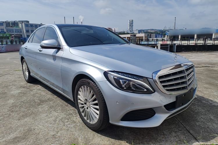 Used Mercedes-Benz C-Class 2015 C 200 L Front Right 45 Deg