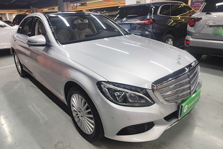 Used Mercedes-Benz C-Class 2015 C 200 L Front Right 45 Deg