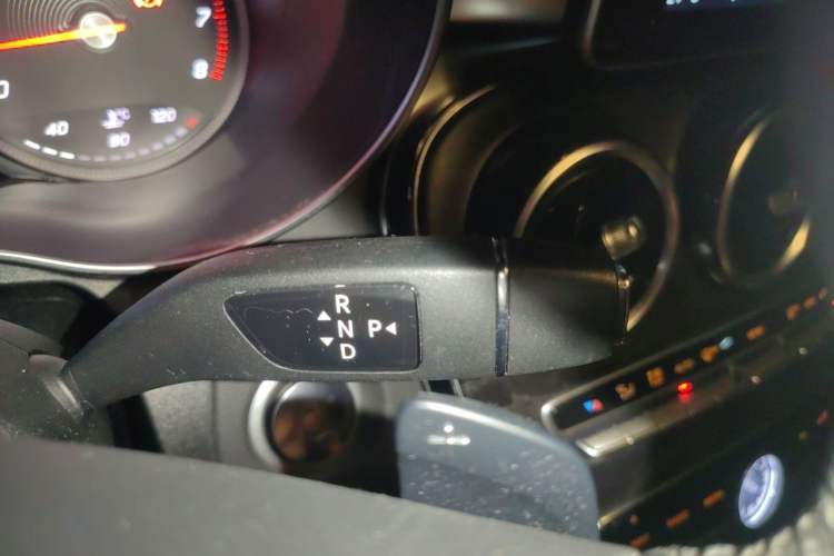 Used Mercedes-Benz C-Class 2015 Restyled C 180 L Sport Edition Gear Lever