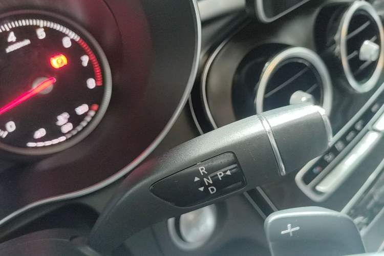 Used Mercedes-Benz C-Class 2015 Revised C 200 L Sport Edition Gear Lever