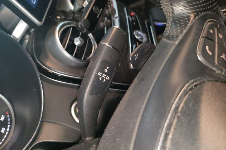 Used Mercedes-Benz C-Class 2015 C 200 station wagon Gear Lever