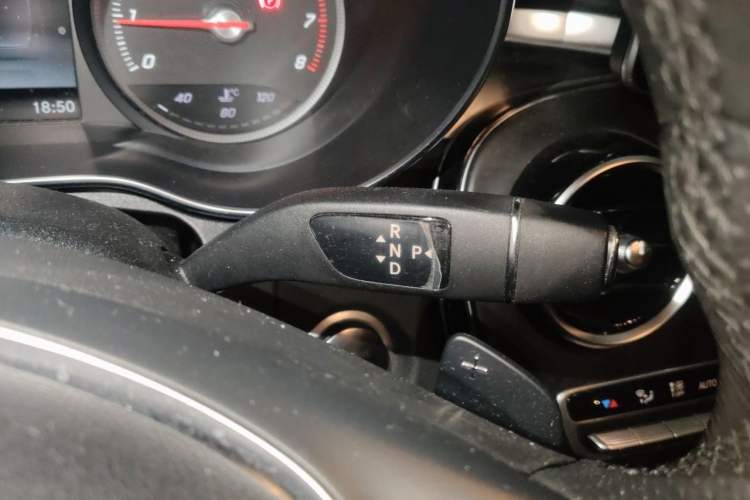 Used Mercedes-Benz C-Class 2015 C 200 L 4MATIC Sport Edition Gear Lever