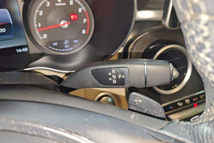 Used Mercedes-Benz C-Class 2015 Restyled C 180 L Sport Edition Gear Lever