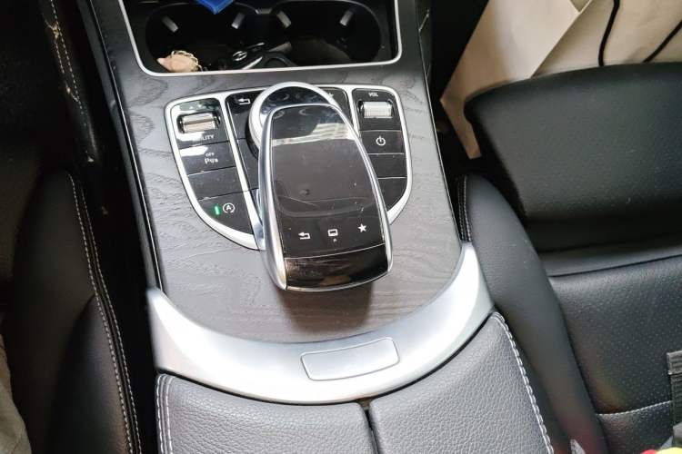 Used Mercedes-Benz C-Class 2015 Revised C 200 L Sport Edition Gear Lever