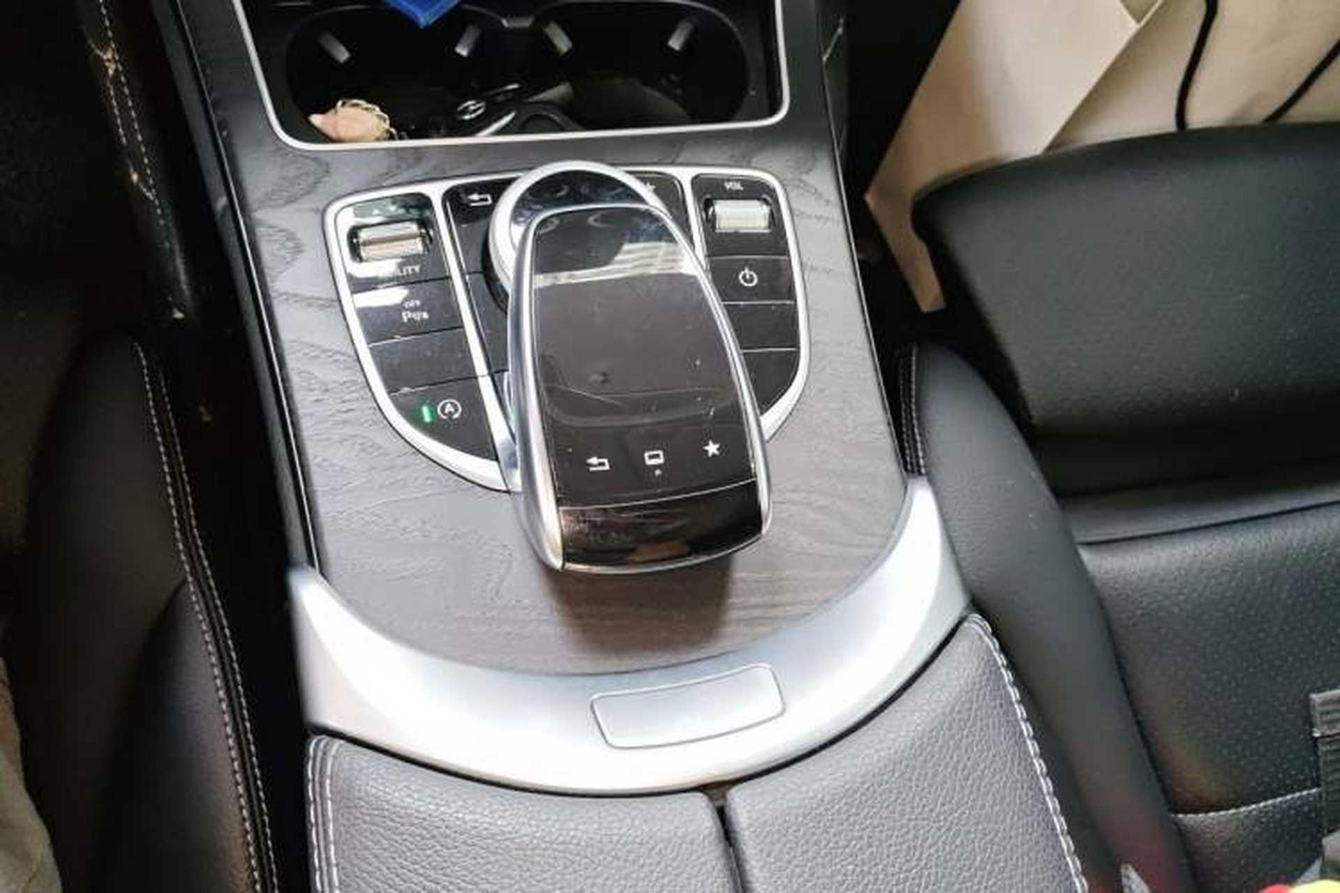 Used Mercedes-Benz C-Class 2015 Revised C 200 L Sport Edition Gear Lever