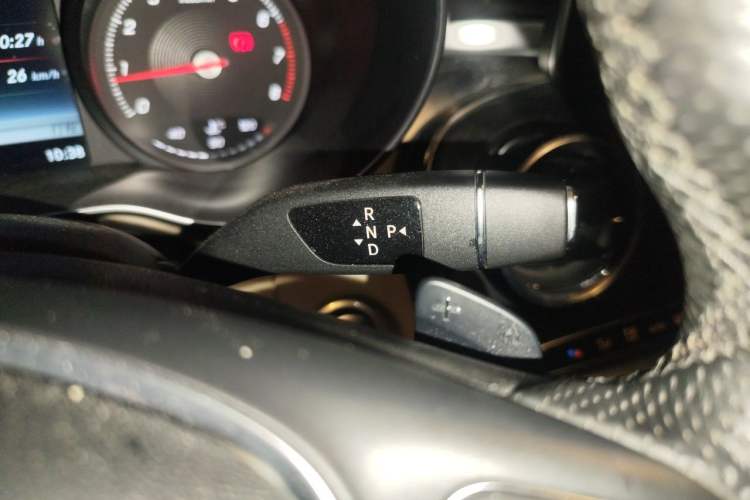 Used Mercedes-Benz C-Class 2015 Revised C 200 L Sport Edition Gear Lever
