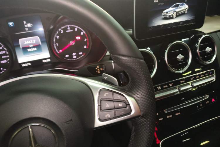 Used Mercedes-Benz C-Class 2015 C 200 Sport Edition 4MATIC Gear Lever