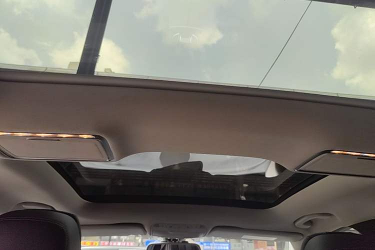 Used Mercedes-Benz C-Class 2015 Revised C 200 L Sport Edition Headliner