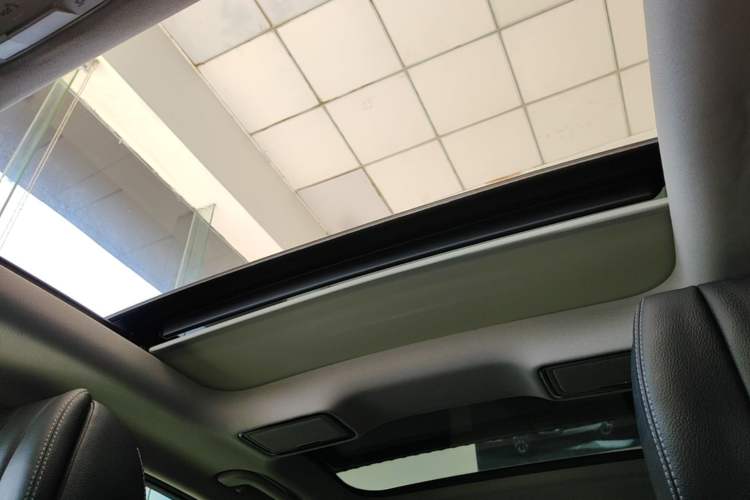 Used Mercedes-Benz C-Class 2015 C 200 L Sport Edition Headliner