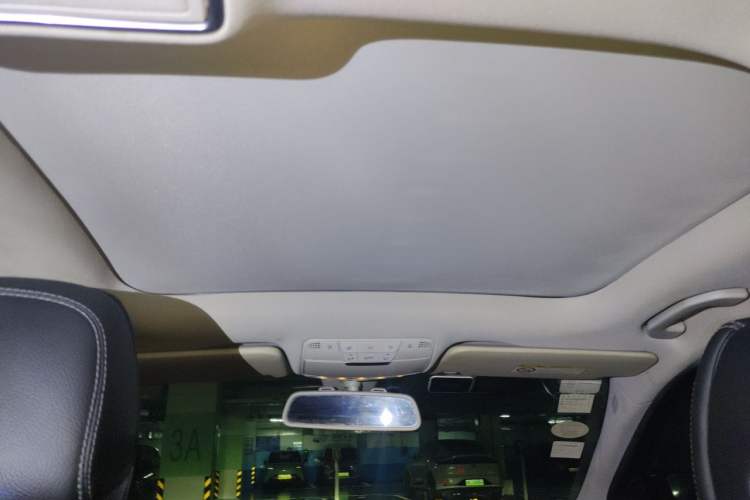 Used Mercedes-Benz C-Class 2015 Facelift C 200 L Headliner