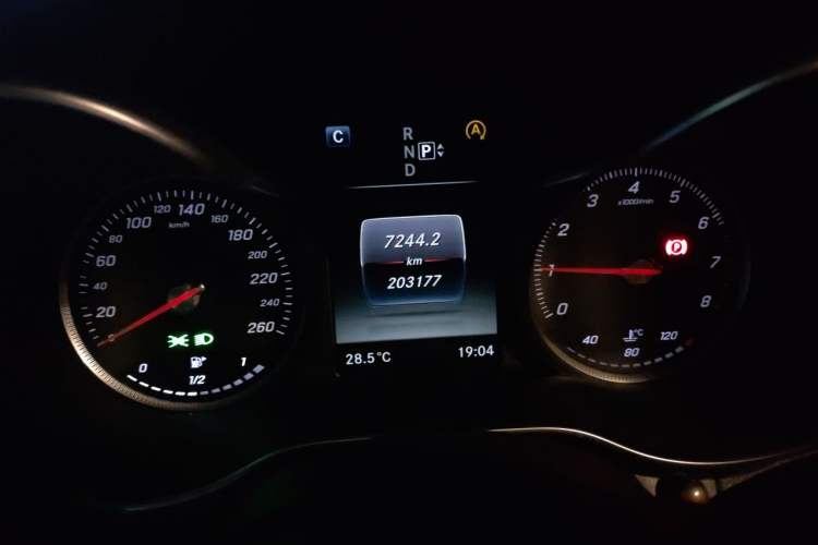 Used Mercedes-Benz C-Class 2015 Facelift C 200 L Instrument Cluster
