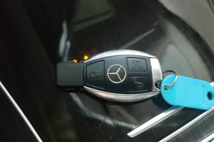 Used Mercedes-Benz C-Class 2015 C 200 L Interior 1