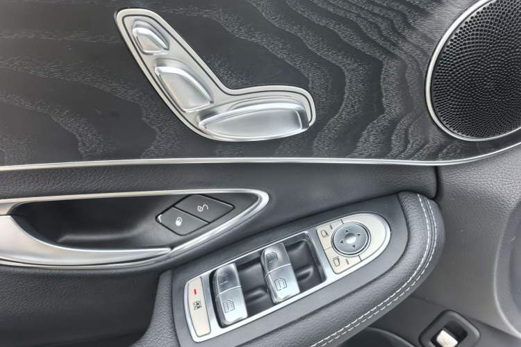 Used Mercedes-Benz C-Class 2015 C 200 station wagon Interior 10