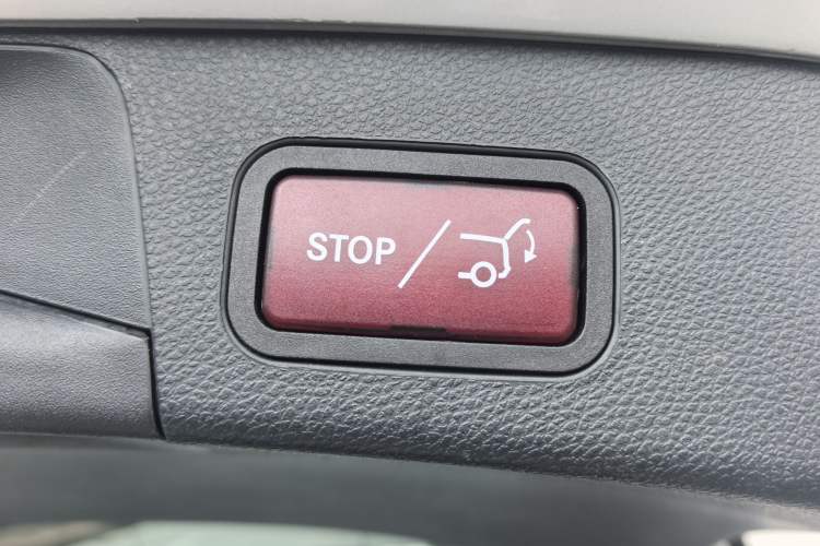 Used Mercedes-Benz C-Class 2015 C 200 station wagon Interior 13