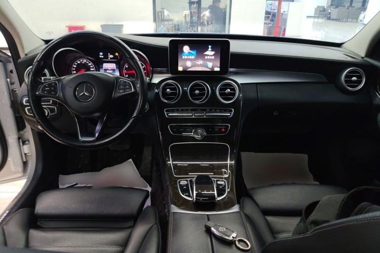 Used Mercedes-Benz C-Class 2015 Facelift C 200 L Interior 2