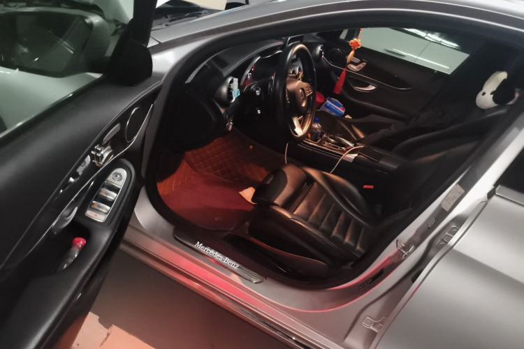 Used Mercedes-Benz C-Class 2015 Facelift C 200 L Interior 3