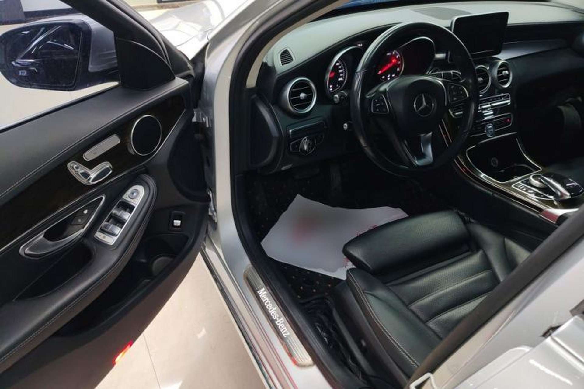 Used Mercedes-Benz C-Class 2015 Facelift C 200 L Interior 3