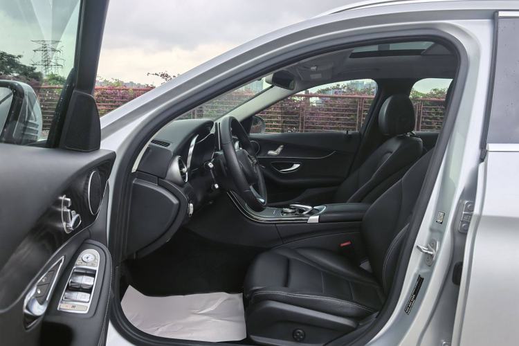 Used Mercedes-Benz C-Class 2015 C 200 station wagon Interior 4