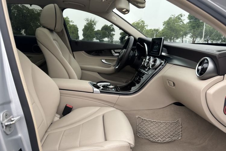 Used Mercedes-Benz C-Class 2015 C 200 L Interior 4