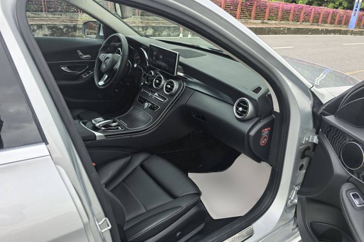 Used Mercedes-Benz C-Class 2015 C 200 station wagon Interior 6