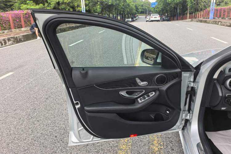 Used Mercedes-Benz C-Class 2015 C 200 station wagon Interior 8