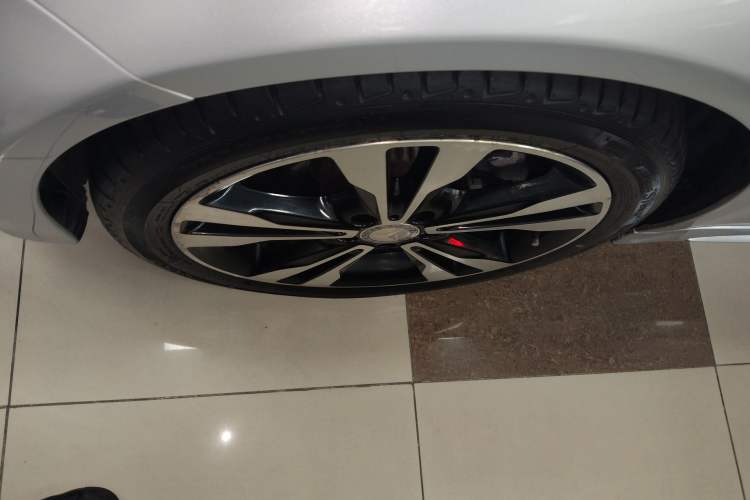 Used Mercedes-Benz C-Class 2015 C 200 Sport Edition 4MATIC Left Front Wheel Hub