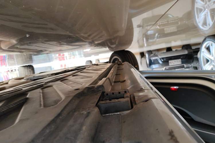 Used Mercedes-Benz C-Class 2015 C 200 L Sport Edition Left Side Sill