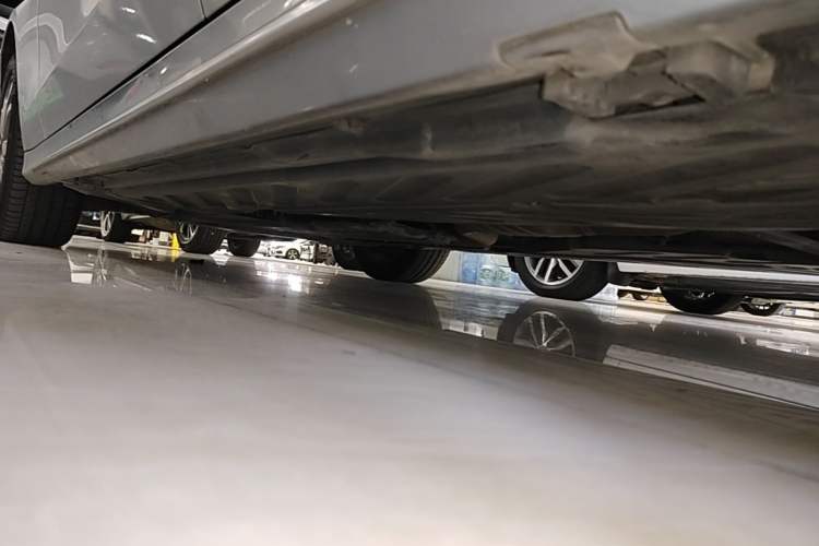 Used Mercedes-Benz C-Class 2015 Revised C 200 L Sport Edition Left Side Sill