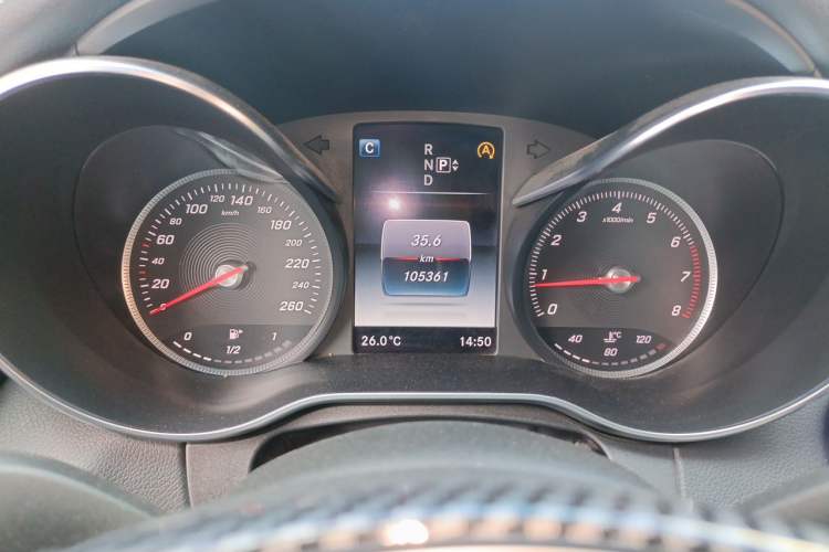 Used Mercedes-Benz C-Class 2015 C 180 L Sport Edition Odometer Close Up