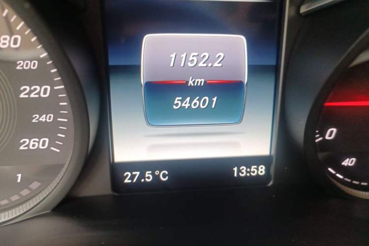 Used Mercedes-Benz C-Class 2015 C 200 L Sport Edition Odometer Close Up