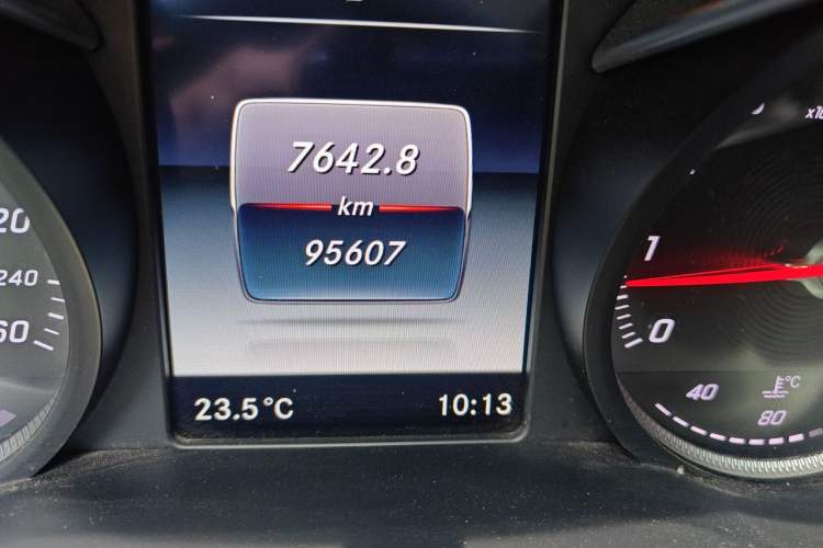 Used Mercedes-Benz C-Class 2015 Revised C 200 L Sport Edition Odometer Close Up