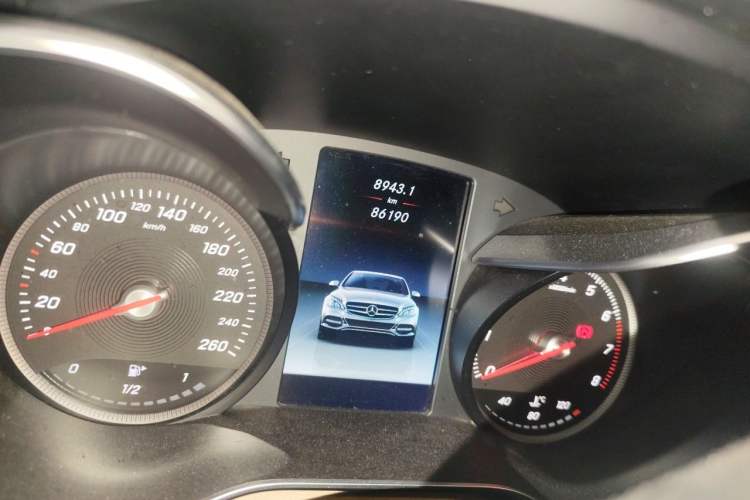 Used Mercedes-Benz C-Class 2015 Revised C 200 L Sport Edition Odometer Close Up