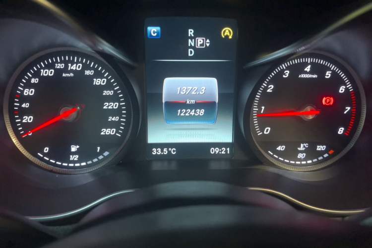 Used Mercedes-Benz C-Class 2015 C 200 station wagon Odometer Close Up