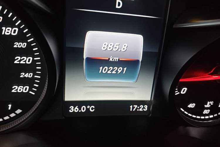 Used Mercedes-Benz C-Class 2015 C 180 L Sport Edition Odometer Close Up