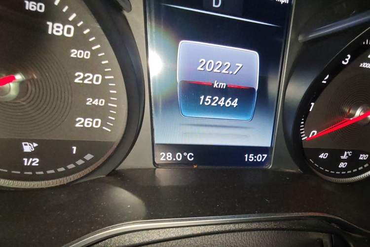 Used Mercedes-Benz C-Class 2015 C 180 L Odometer Close Up