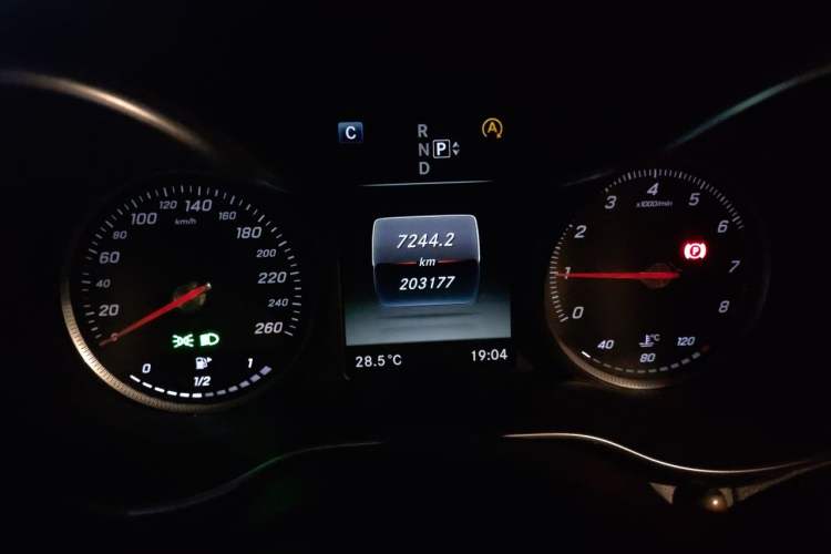 Used Mercedes-Benz C-Class 2015 Facelift C 200 L Odometer Close Up