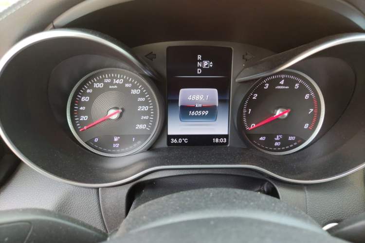 Used Mercedes-Benz C-Class 2015 C 200 L Sport Edition Odometer Close Up