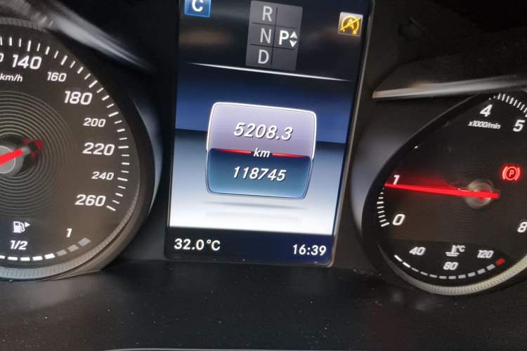 Used Mercedes-Benz C-Class 2015 C 200 station wagon Odometer Close Up