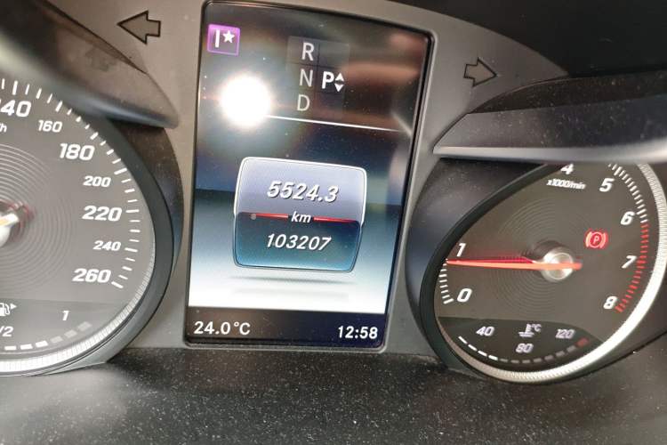 Used Mercedes-Benz C-Class 2015 C 200 station wagon Odometer Close Up