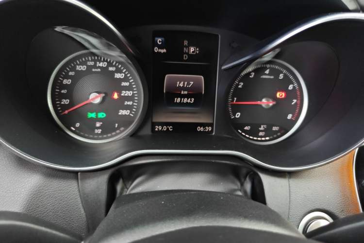 Used Mercedes-Benz C-Class 2015 C 200 L Sport Edition Odometer Close Up