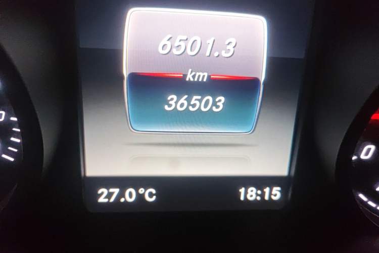 Used Mercedes-Benz C-Class 2015 Facelift C 180 L Odometer Close Up
