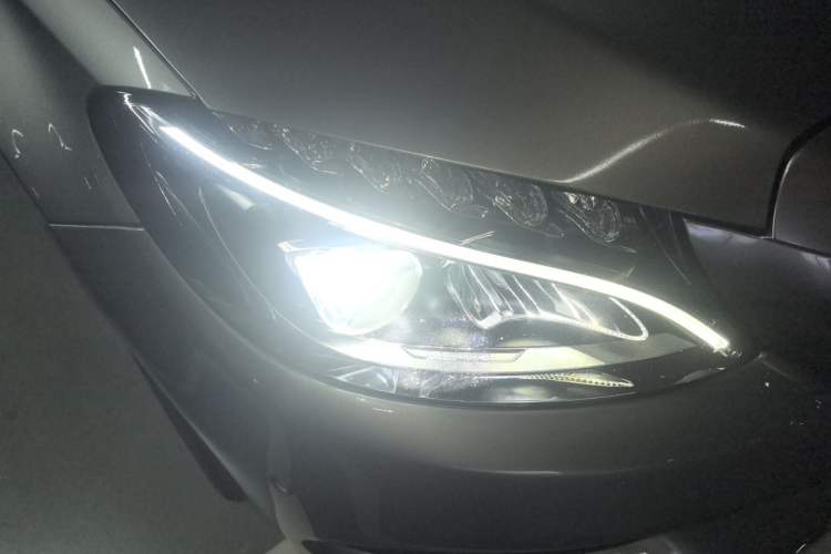 Used Mercedes-Benz C-Class 2015 C 200 station wagon Right Front Headlight