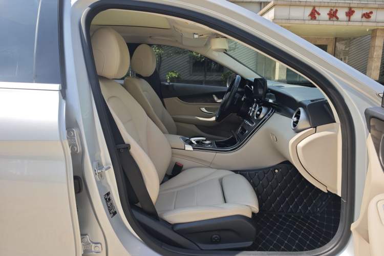 Used Mercedes-Benz C-Class 2015 C 200 station wagon Right Front Seat