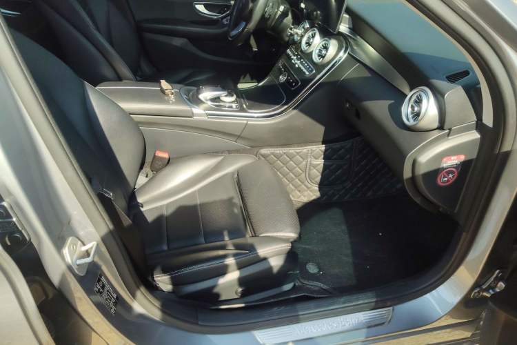 Used Mercedes-Benz C-Class 2015 C 200 station wagon Right Front Seat