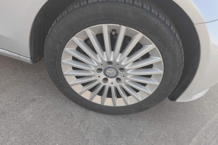 Used Mercedes-Benz C-Class 2015 Facelift C 180 L Right Front Wheel Hub