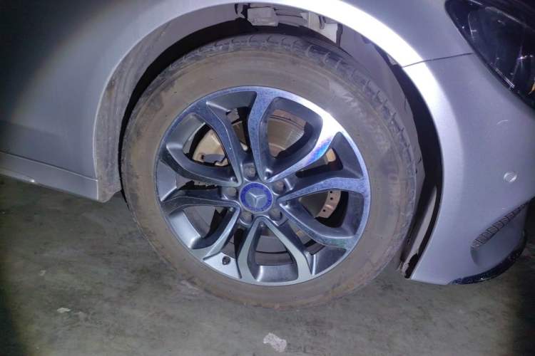 Used Mercedes-Benz C-Class 2015 Restyled C 180 L Sport Edition Right Front Wheel Hub